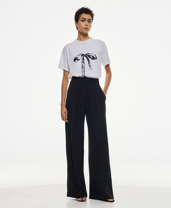 T-shirt with a bow print