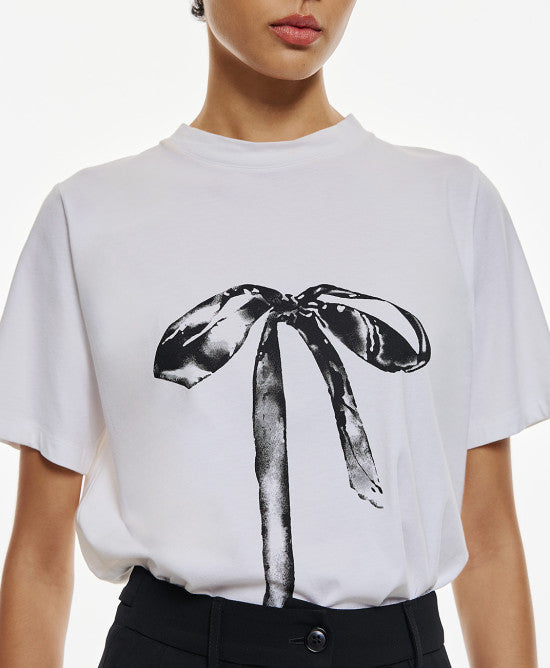 T-shirt with a bow print