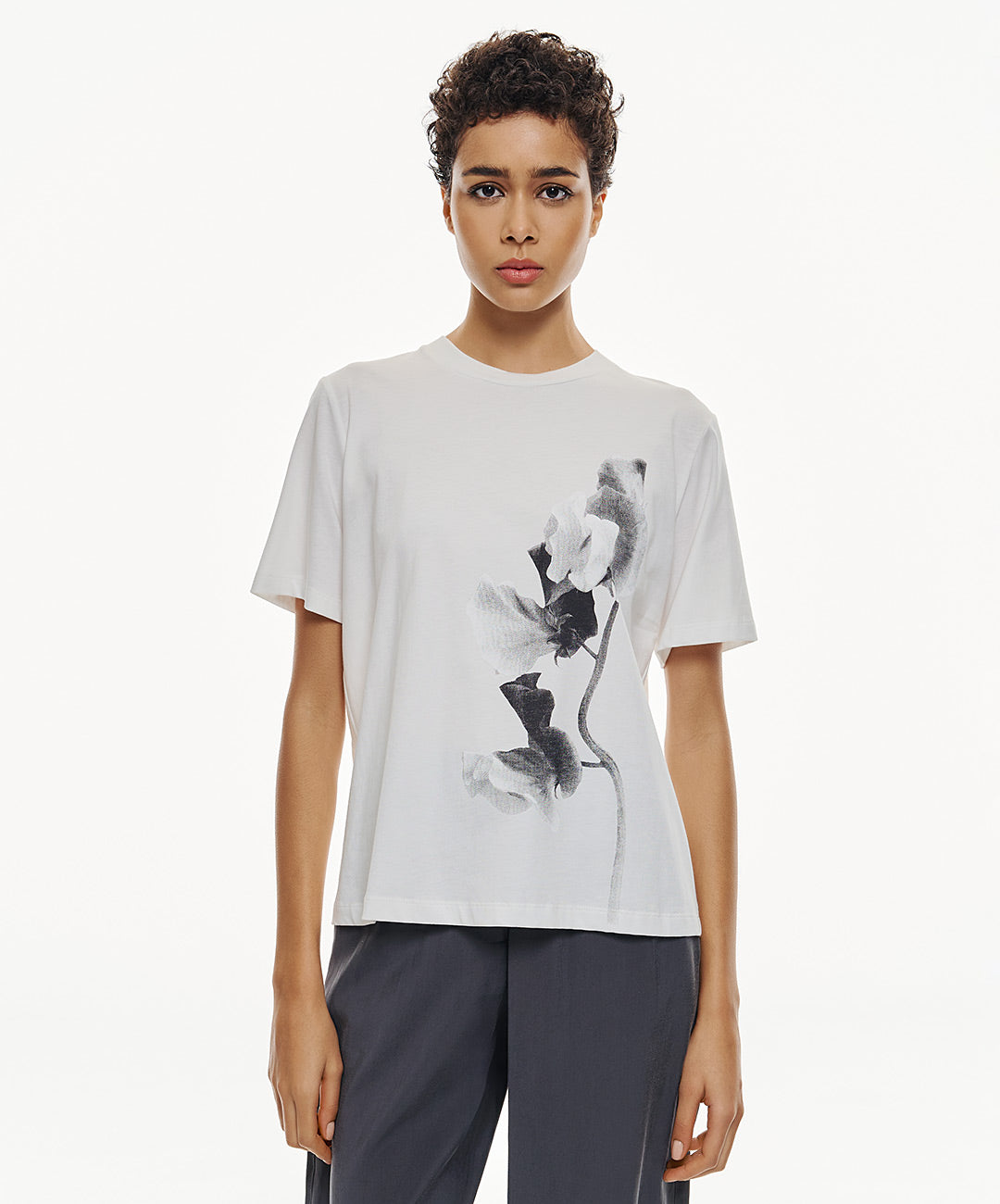 T-shirt with a floral print