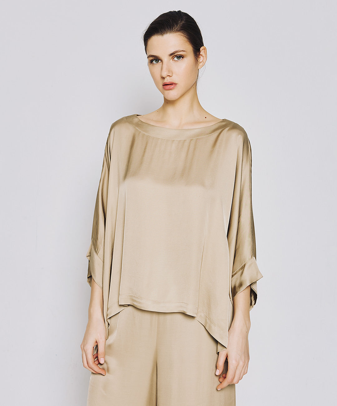 Blouse with batwing sleeves